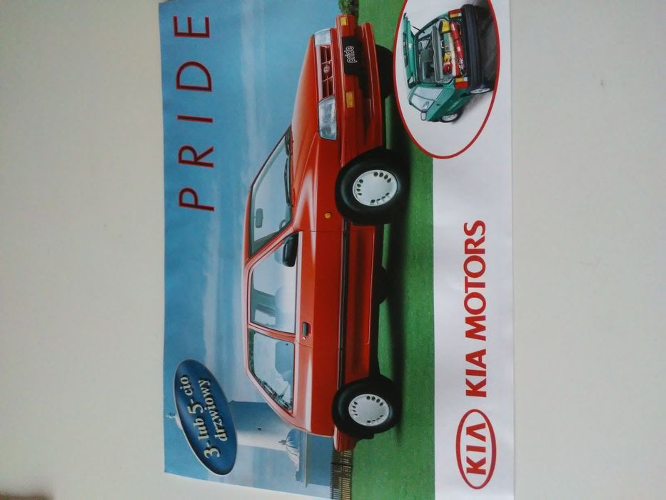 8 folderów reklamowych firmy Kia