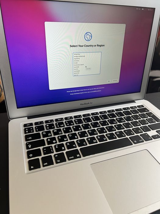 Продам Macbook Air 2017