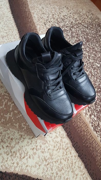 класні кросівки Romax