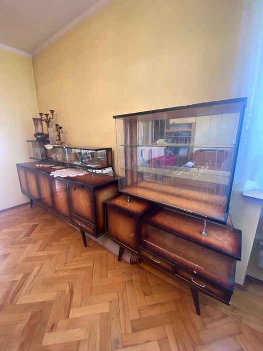 Stare drewniane meble, komoda, szafa.
