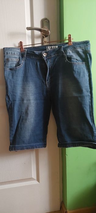 Spodnie dżinsowe przed kolano