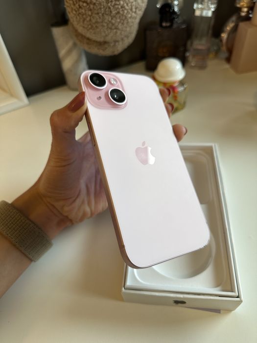 Iphone 15 różowy 89 % baterii