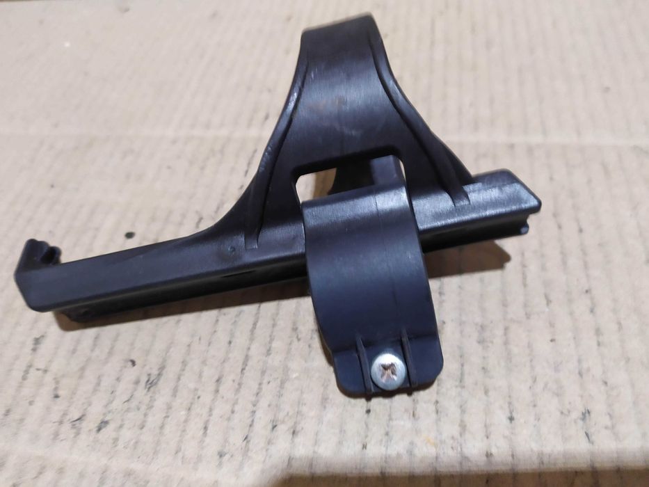 Флягодержатель с хомутом пластик, на рамы ХВЗ