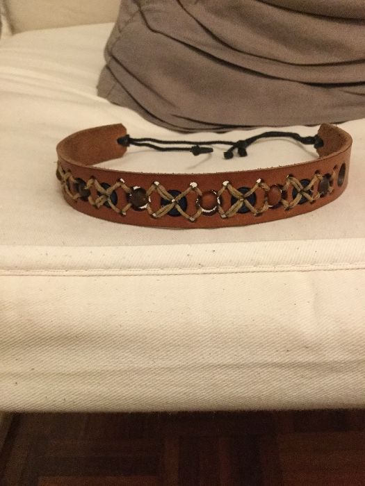 Gargantilha em pele verdadeira, castanha