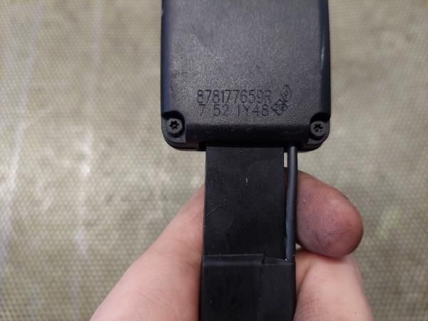 Encaixe de cinto frente direito RENAULT Clio IV (BH_)