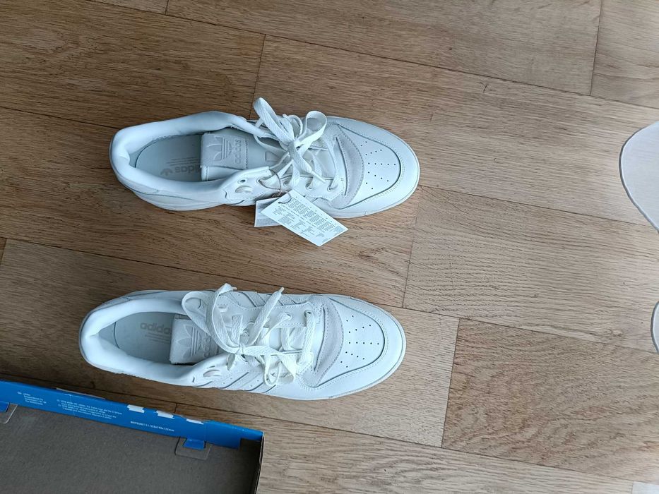 Sprzedam nowe buty adidas Rivalry low w