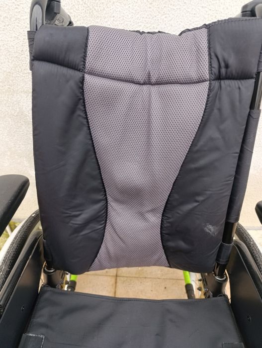 Cadeira de rodas usada