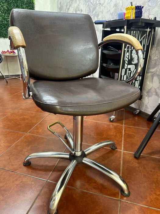 Крісло для офіса(перукарське)