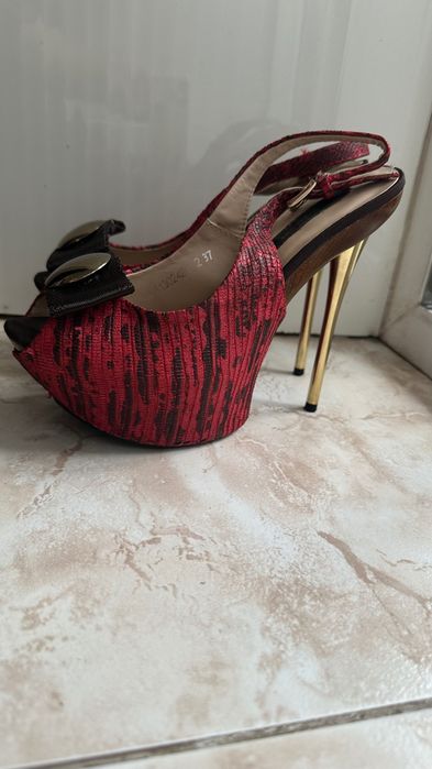 Туфлі на платформі