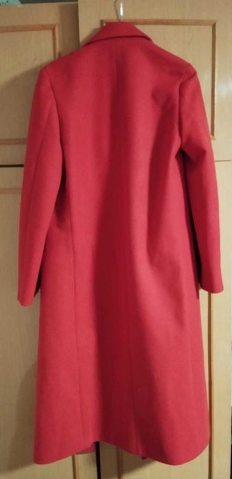 Червоне пальто "ONE BY ONE" Осінь - Весна . Довжина 122 см.