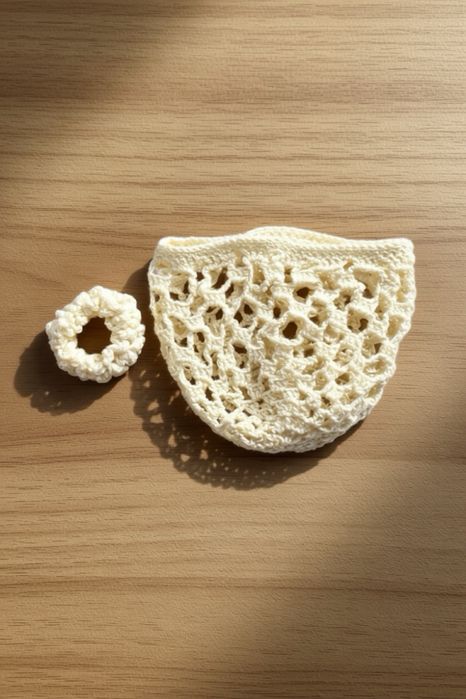 Conjunto Croché Porta-Fones + Scrunchie | Handmade | Creme