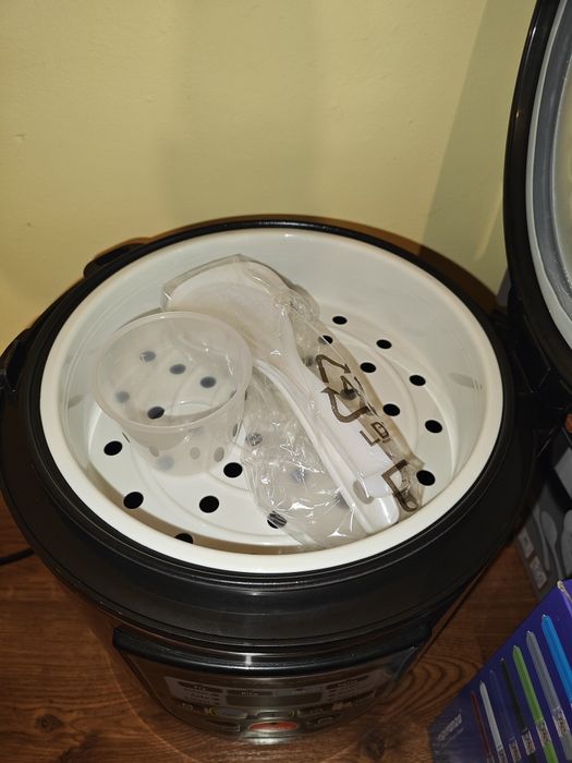 Sprzedam nowy Multicooker Esperanza EKG011. Zakup z kwietnia 2025