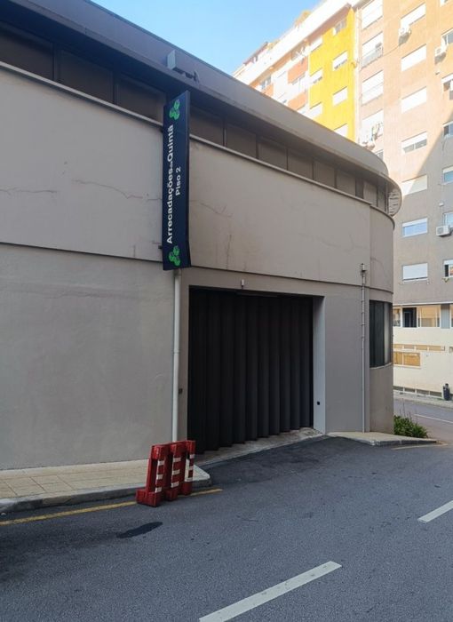 Arrendo Garagem Fechada (Box ) 20 m2 - Na Quintã - Guimarães Centro