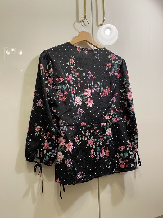 Czarna bluzka kimono lśniąca jak jedwab MOHITO