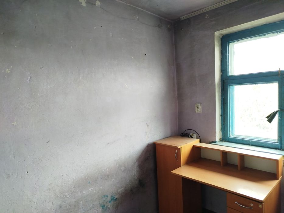 1-кімнатна квартира на 2 поверсі в м.Малин, хороший район, під капітальний ремонт, пічне опалення