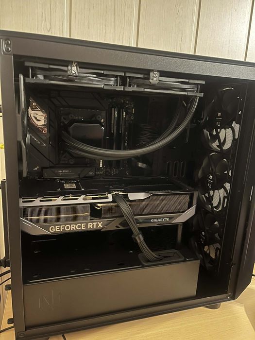 Komputer stacjonarny/gamingowy ryzen 9800x3d /rtx 5070ti