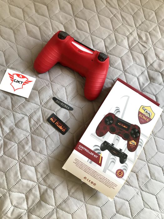 Gamepad Sony PS4 (czerwony)+nakładka na pada PS4 AS ROMA- zestaw