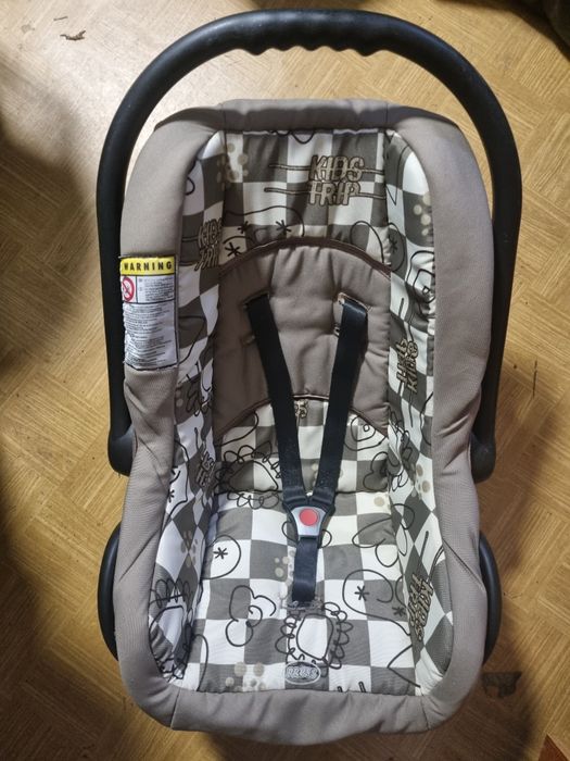 Fotelik nosidełko samochodowe