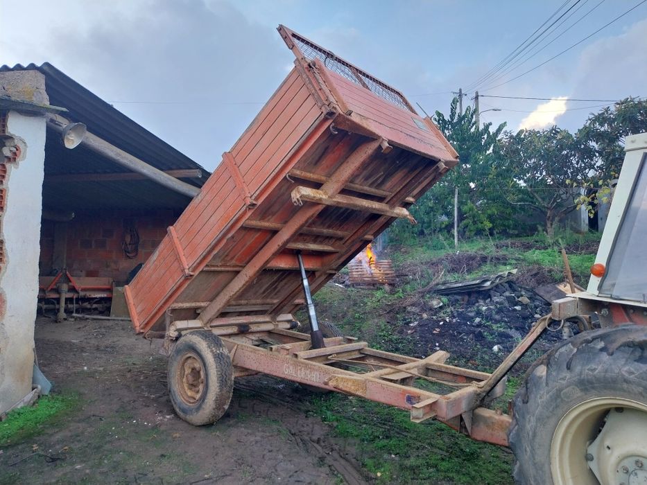 Reboque tri-basculante 4 toneladas