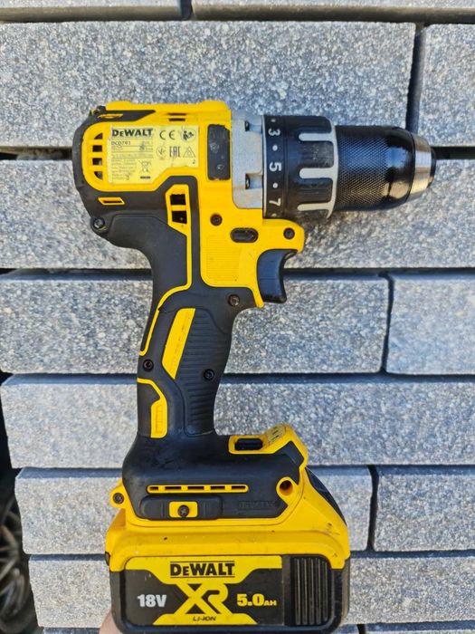 Безщітковий шуруповерт DeWalt dcd 791
