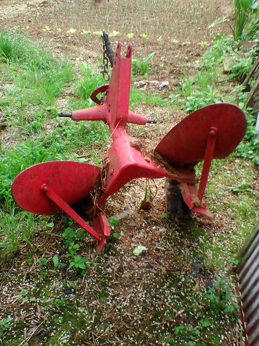 Vendo charrua mecânica 12