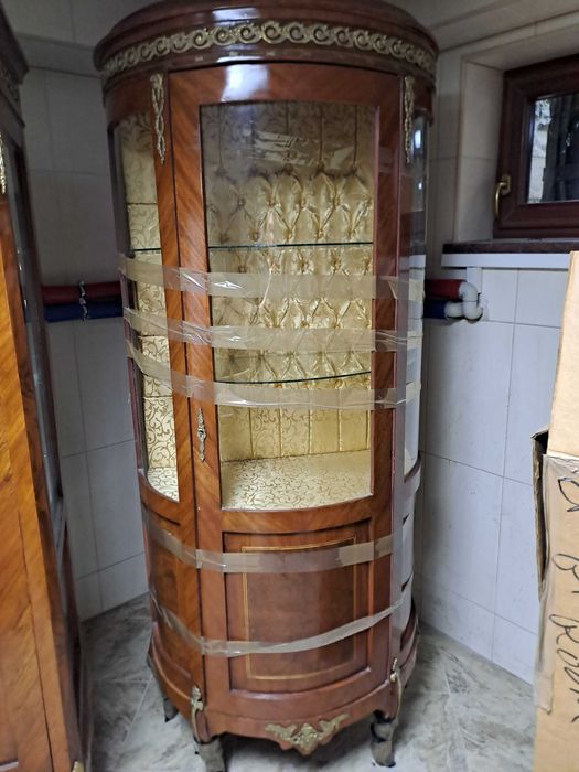 Witryna klasyczna – szkło + pikowane wnętrze