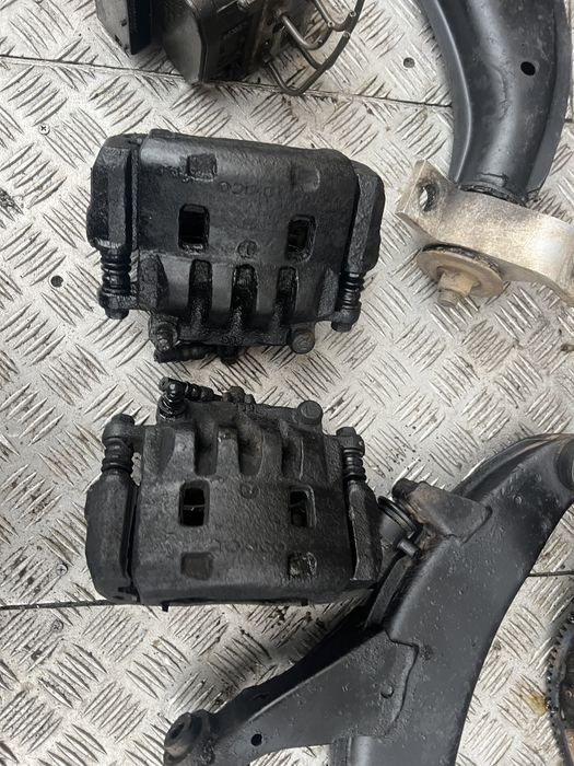 Передний суппорт Субару форестер 04год subaru forester