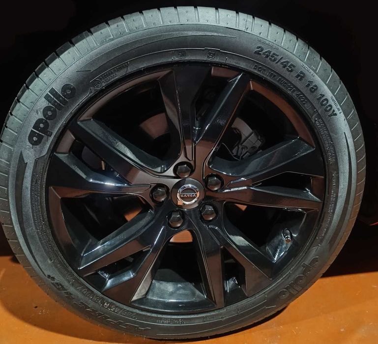 Felgi Volvo 18 Cali Wraz Z Oponami