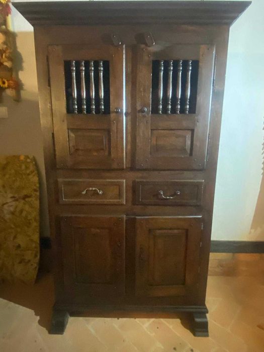 Sprzedam starą szafę