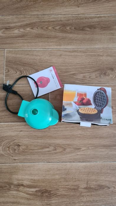 Мини вафельница как новая.