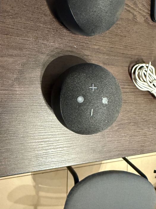 Alexa Echo Dot 4a geração (tem ligação jack na traseira)