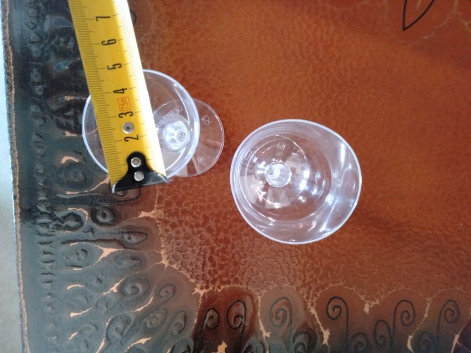 Kieliszki do szampana plastikowe.