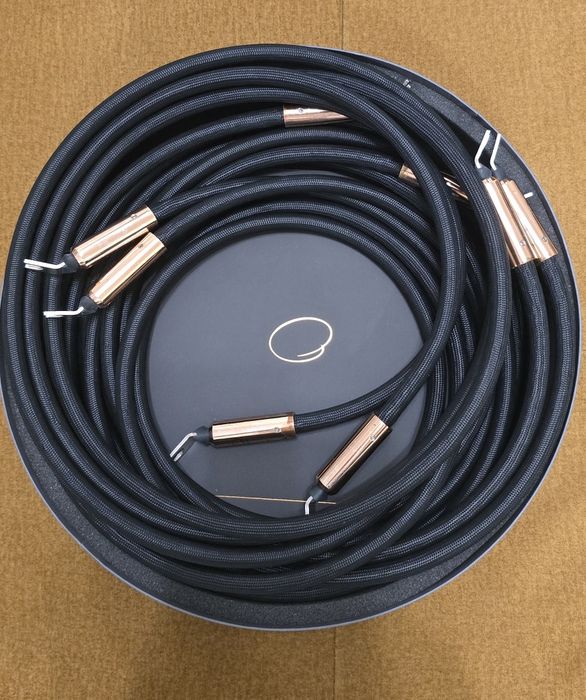 Organic audio reference głośnikowy