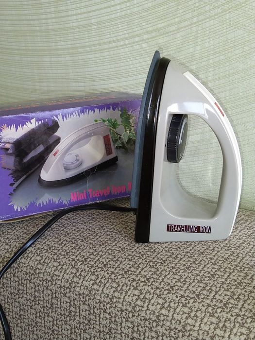 Мини - утюг : Mini Travel Iron KT-312. Не рабочий.