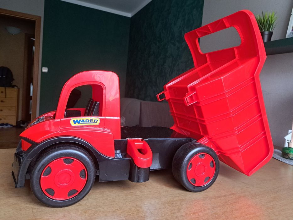 Zabawka czerwona wywrotka Wader. Ciężarówka/czerwone duże auto