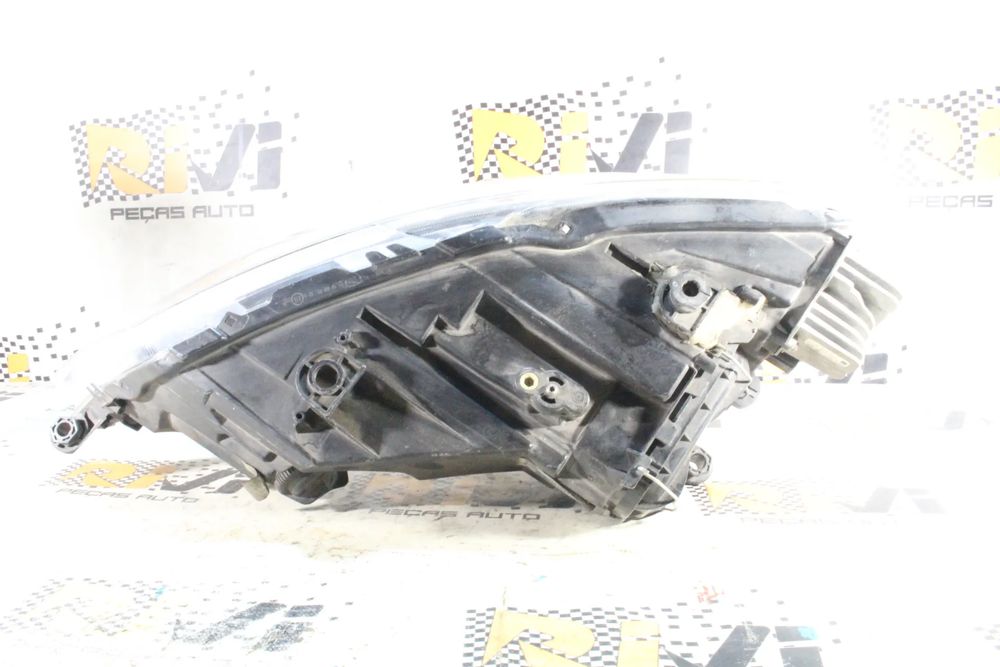 Ótica / farol direita SEAT Leon (5F1)