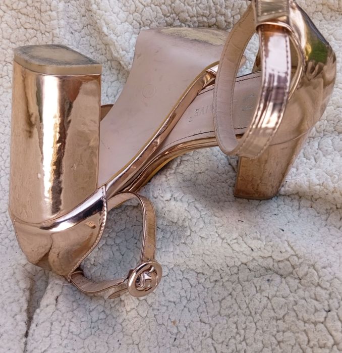 Босоніжки танкетка, платформа плоска підошва