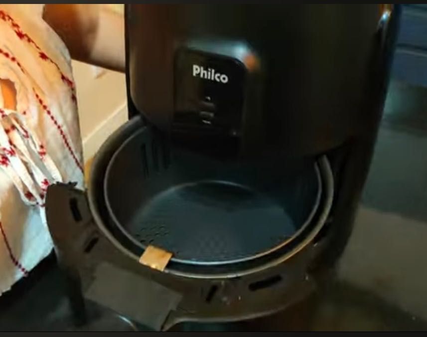 Air fryer Philco, com pouco uso