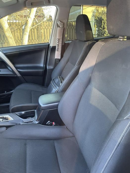 Продам авто Toyota Rav 4 без подкрасов и с родным пробегом