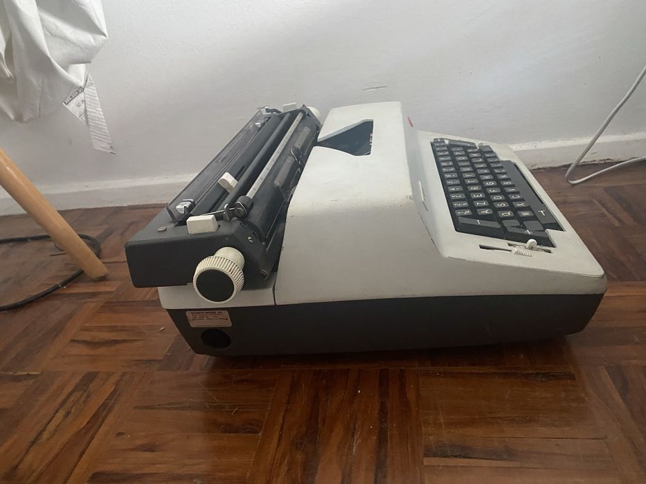 Máquina de escrever Olympia