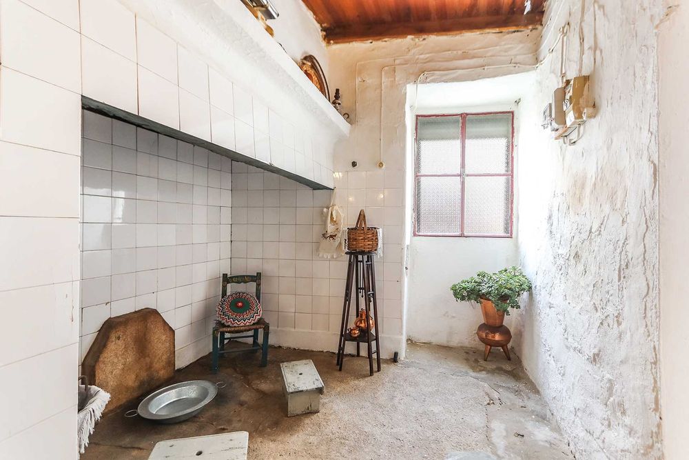 Duas casas no Alto Alentejo | 146m² | 49.000€ I Sem espaço exterior | Potencial investimento