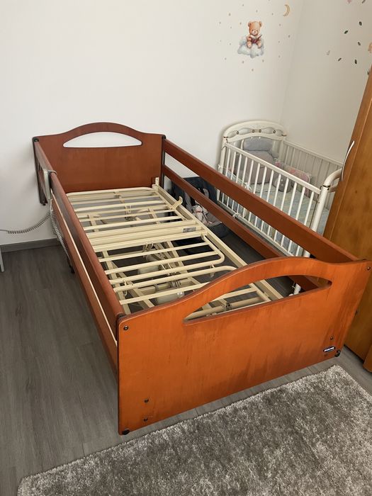 Cama articulada eletrica INVACARE ALEGIO