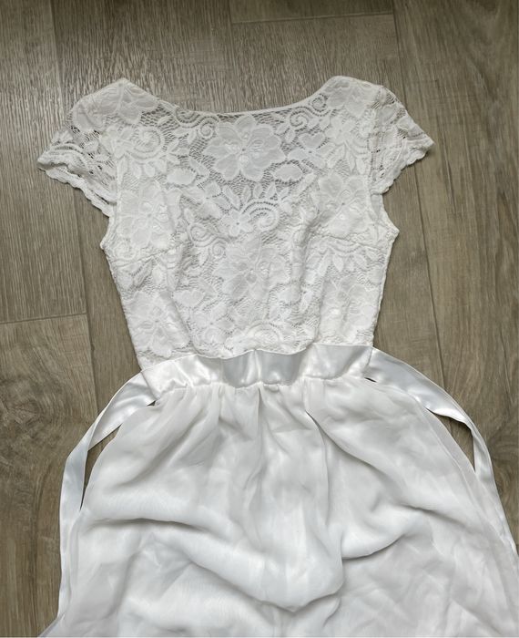 Весільна сукня, фата, туфлі