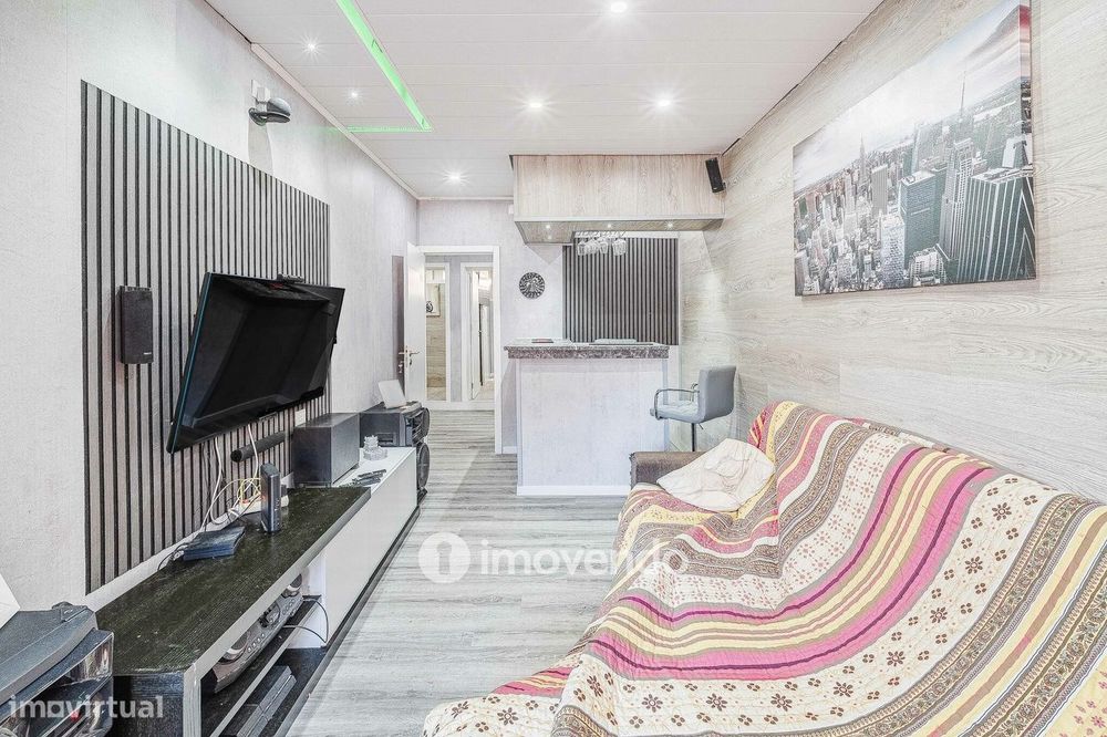 Apartamento T1+1, com logradouro grande, em Odivelas