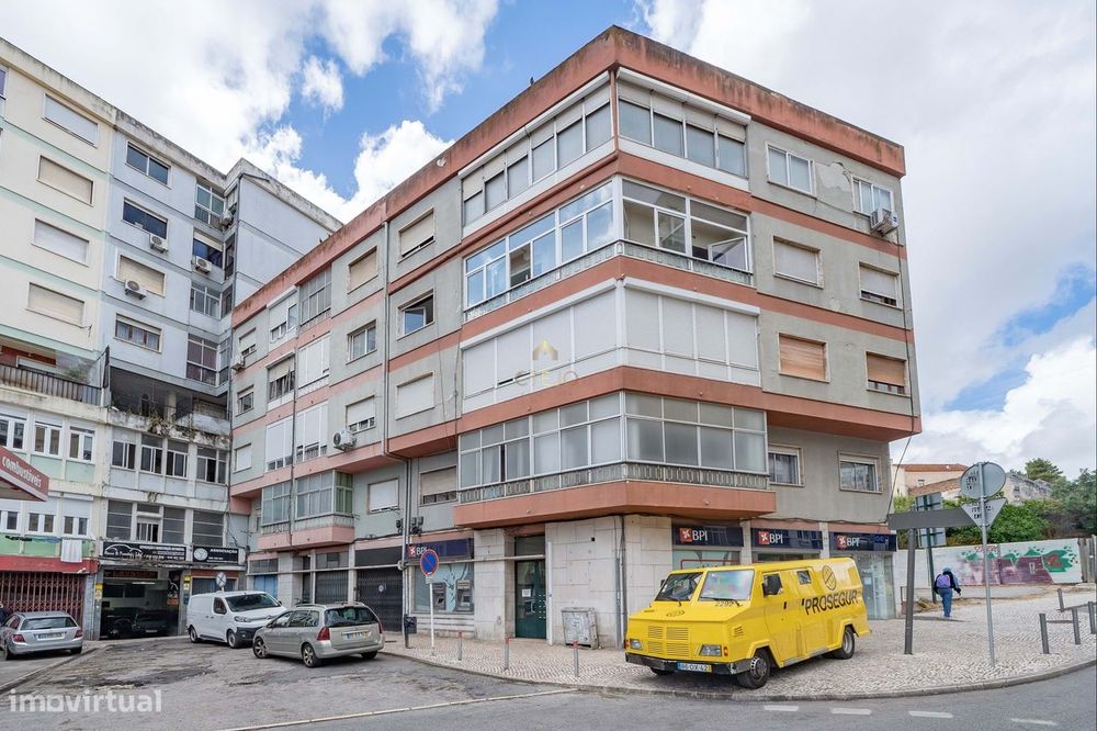 Apartamento T2 em Sacavém com Excelente Localização — Sacavém E Prior Velho, Lisboa