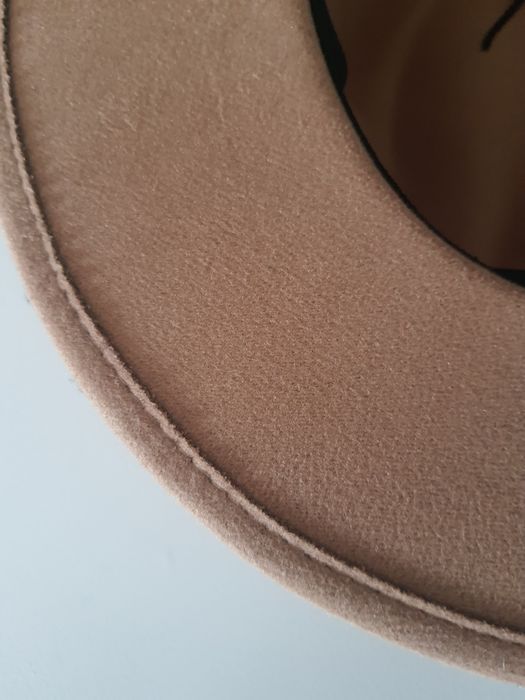 Kapelusz beżowy rozmiar 57