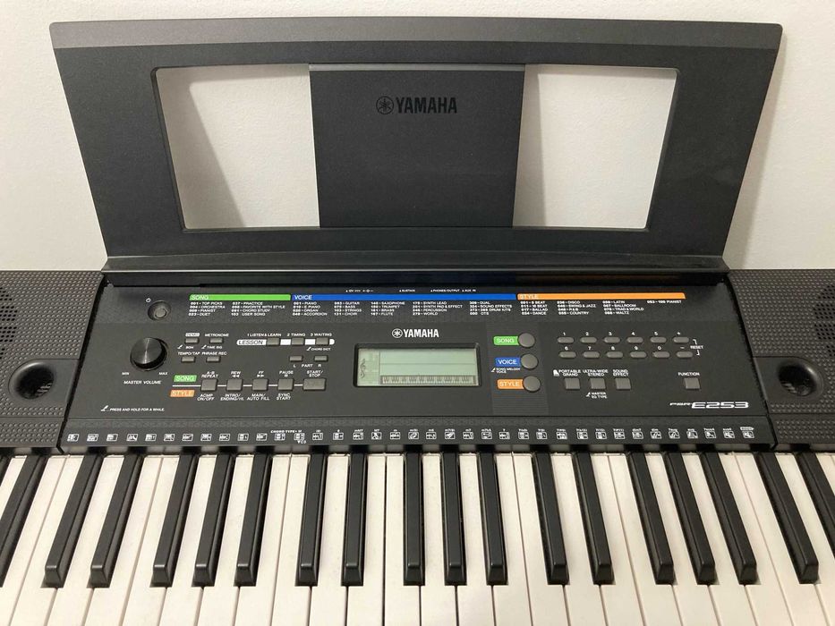Yamaha PSR-E253 – Teclado 61 Teclas – Excelente Estado