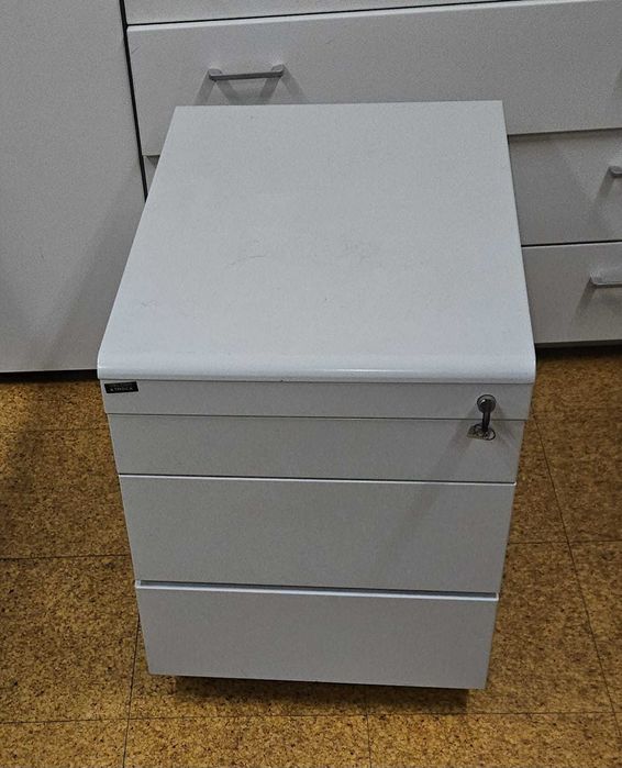 Módulos de gavetas para secretária