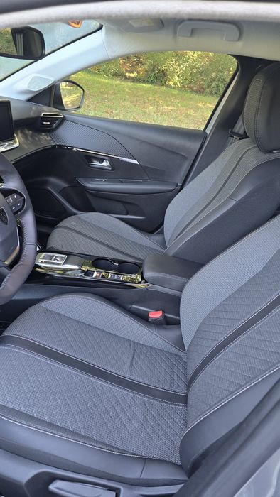 Peugeot 208 1.2 Hybrid