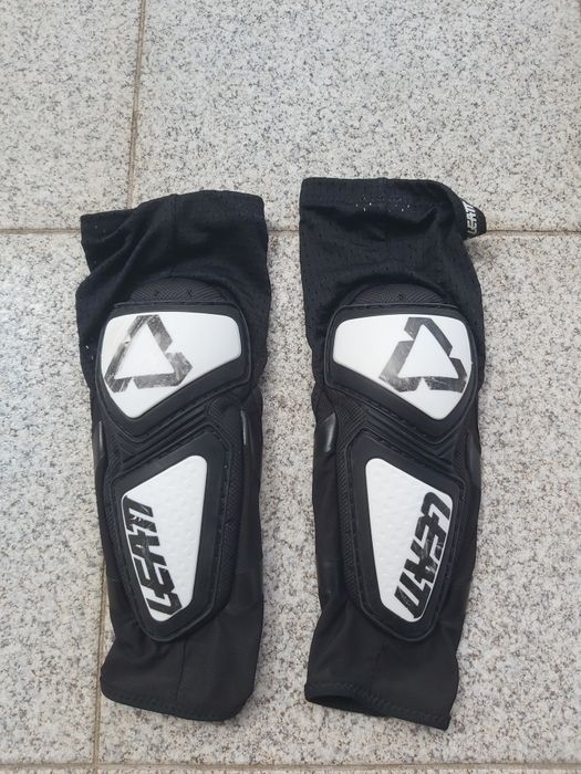 Cotoveleiras Leat semi novas downhill, enduro,  motocross